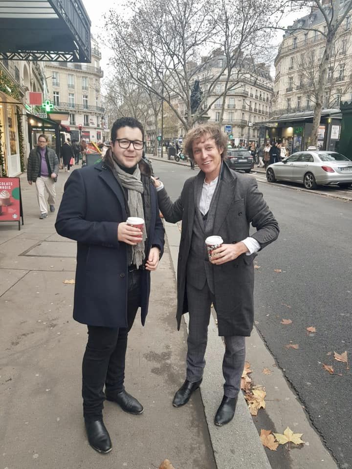 Rémy et un élève dans Paris