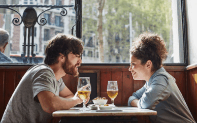 Pourquoi 15 secondes suffisent pour savoir si une date Tinder va matcher — et pourquoi ta présence physique change tout